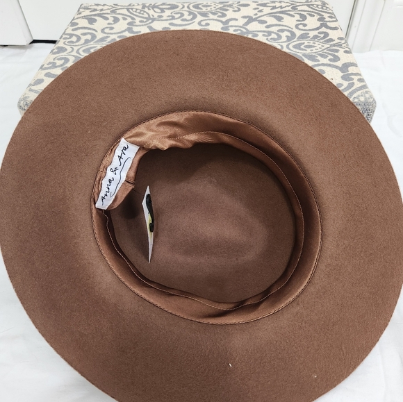 Camel colored wool  fedora hat with wide brim - Picture 4 of 5